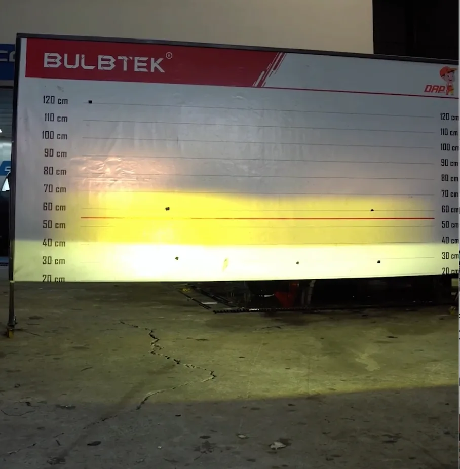 Cyber 3 Steel với ánh sáng cos 4500K, pha 3000K